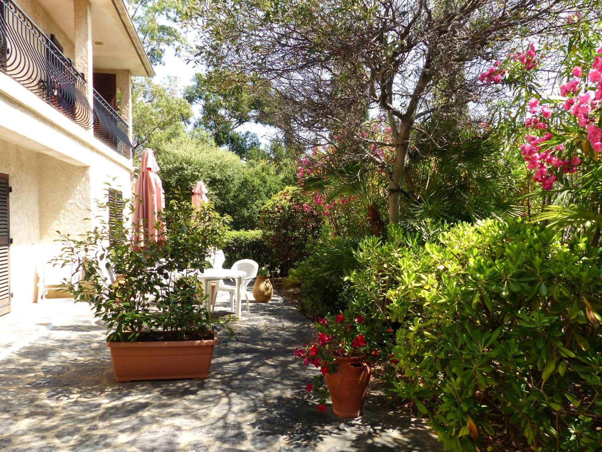 Hôtel Cap Soleil Cavalaire-sur-Mer Exterior foto